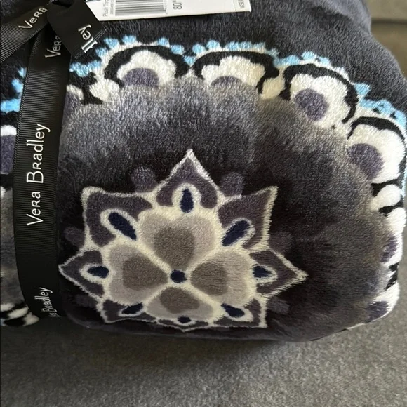Vera Bradley Cozy Blanket - Picture 3 of 3